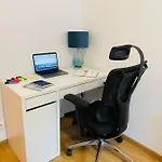 Apartman Luxury 4-bedroom In Centre - Self-check In & Fast Wifi Varsó