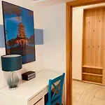Luxury 4-bedroom In Centre - Self-check In & Fast Wifi Apartman *