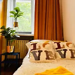 Apartman Luxury 4-bedroom In Centre - Self-check In & Fast Wifi