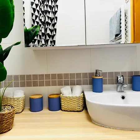 Luxury 4-bedroom In Centre - Self-check In & Fast Wifi דירה