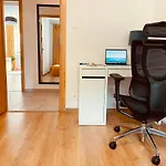 Luxury 4-bedroom In Centre - Self-check In & Fast Wifi شقة وارسو