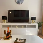 Luxury 4-bedroom In Centre - Self-check In & Fast Wifi شقة وارسو