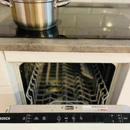 Luxury 4-bedroom In Centre - Self-check In & Fast Wifi *