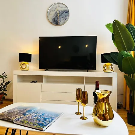 Luxury 4-bedroom In Centre - Self-check In & Fast Wifi * Warsaw