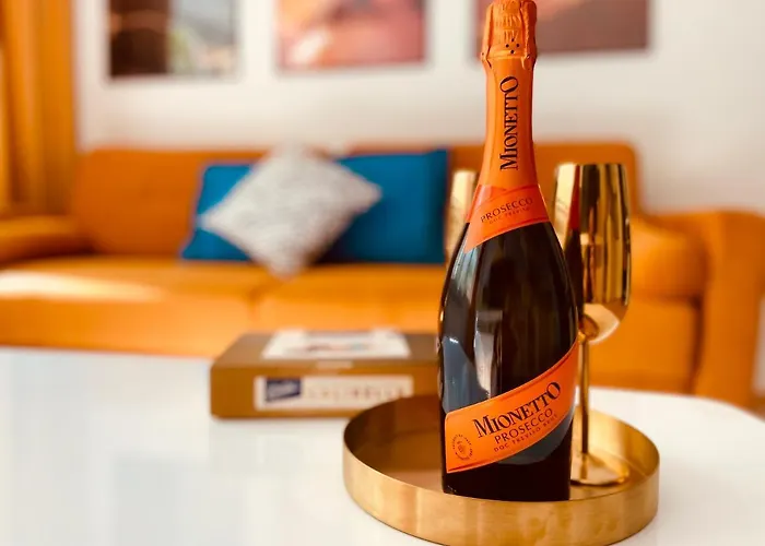 Lejlighed Luxury 4-bedroom In Centre - Self-check In & Fast Wifi *