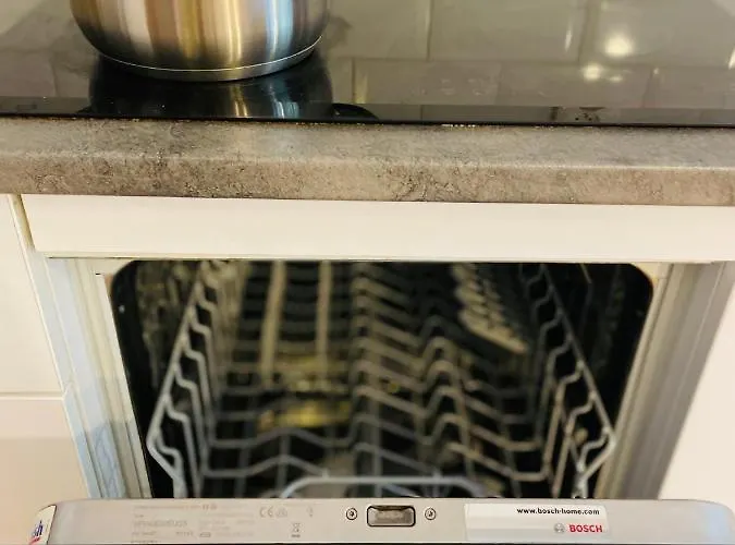 Luxury 4-bedroom In Centre - Self-check In & Fast Wifi *