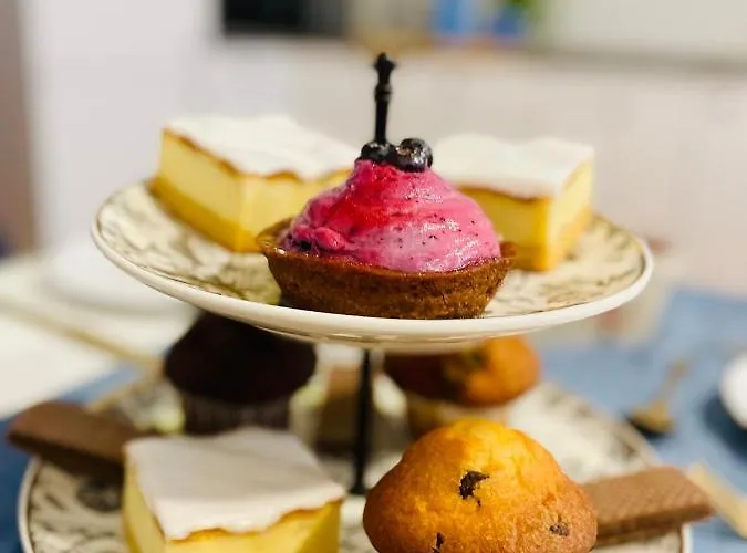 Luxury 4-bedroom In Centre - Self-check In & Fast Wifi *