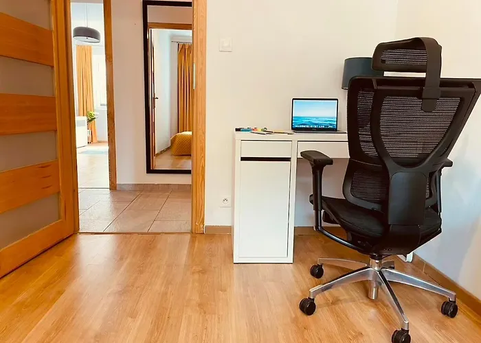 Luxury 4-bedroom In Centre - Self-check In & Fast Wifi Lejlighed Warszawa