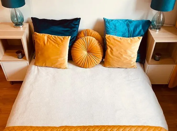 Luxury 4-bedroom In Centre - Self-check In & Fast Wifi *