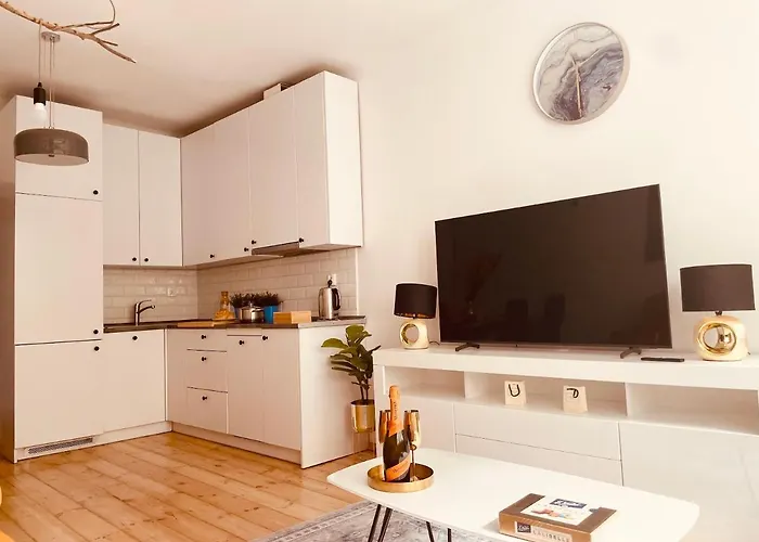 Luxury 4-bedroom In Centre - Self-check In & Fast Wifi Lejlighed Warszawa