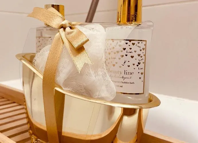 Lejlighed Luxury 4-bedroom In Centre - Self-check In & Fast Wifi Warszawa