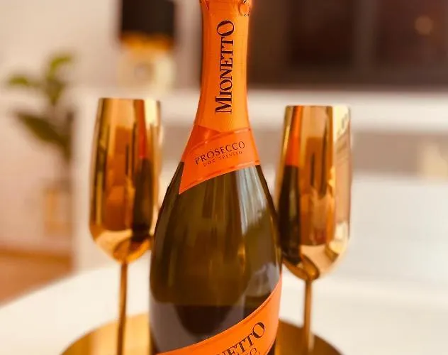 Lejlighed Luxury 4-bedroom In Centre - Self-check In & Fast Wifi *