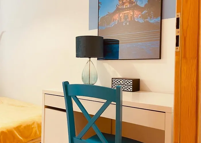 Luxury 4-bedroom In Centre - Self-check In & Fast Wifi *