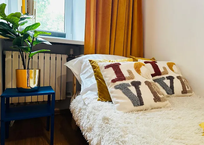 Luxury 4-bedroom In Centre - Self-check In & Fast Wifi Warszawa