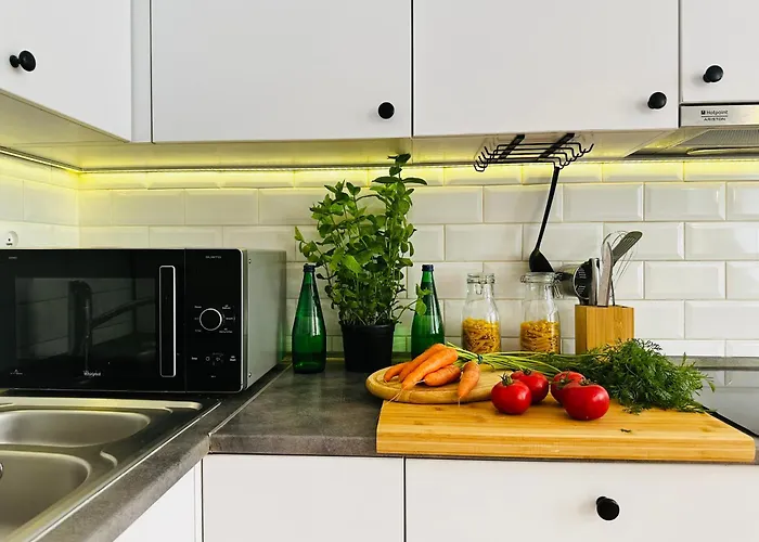 Luxury 4-bedroom In Centre - Self-check In & Fast Wifi Warszawa