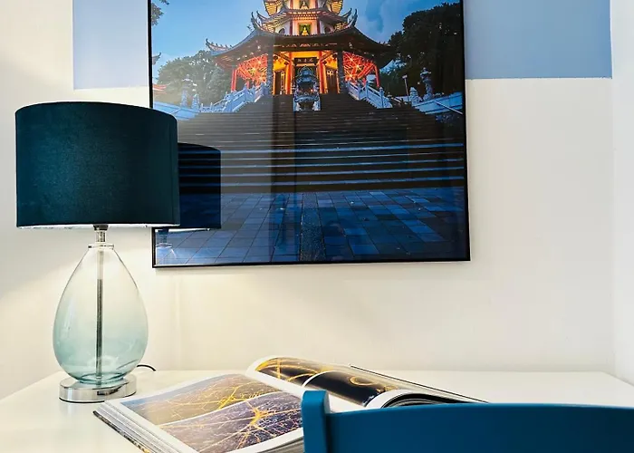 Lejlighed Luxury 4-bedroom In Centre - Self-check In & Fast Wifi *