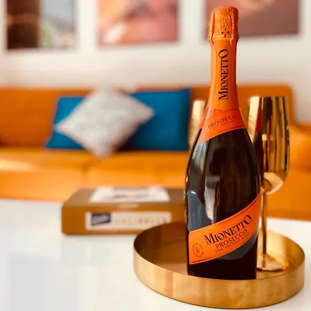 Lägenhet Luxury 4-bedroom In Centre - Self-check In & Fast Wifi *