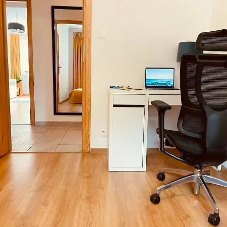 Luxury 4-bedroom In Centre - Self-check In & Fast Wifi Lägenhet Warszawa