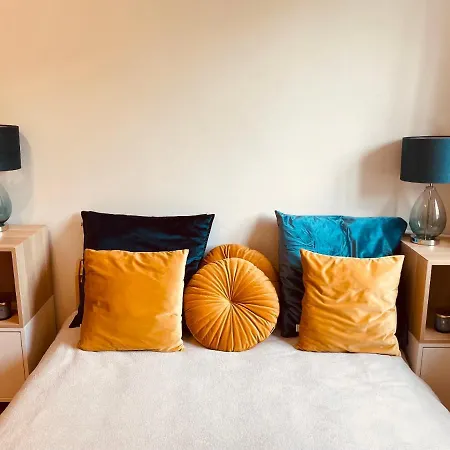 Luxury 4-bedroom In Centre - Self-check In & Fast Wifi Lägenhet Warszawa