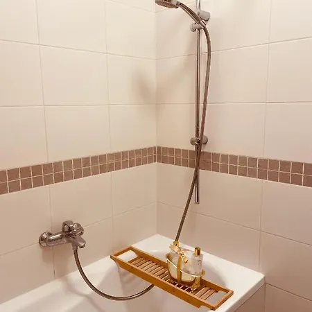 Luxury 4-bedroom In Centre - Self-check In & Fast Wifi Lägenhet Warszawa