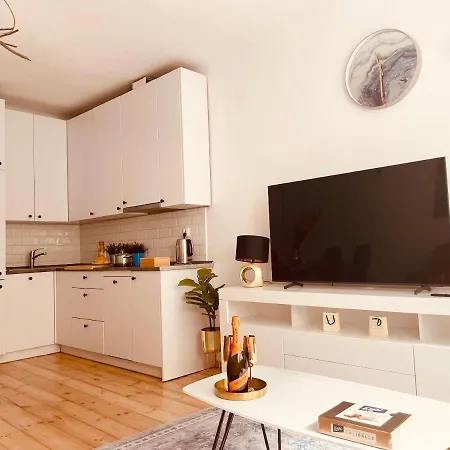 Luxury 4-bedroom In Centre - Self-check In & Fast Wifi Lägenhet Warszawa