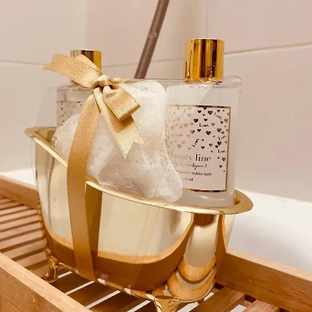 Lägenhet Luxury 4-bedroom In Centre - Self-check In & Fast Wifi Warszawa