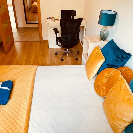 Lägenhet Luxury 4-bedroom In Centre - Self-check In & Fast Wifi Warszawa