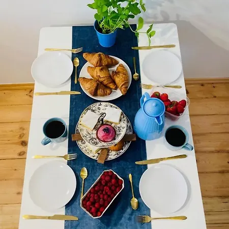 Luxury 4-bedroom In Centre - Self-check In & Fast Wifi *