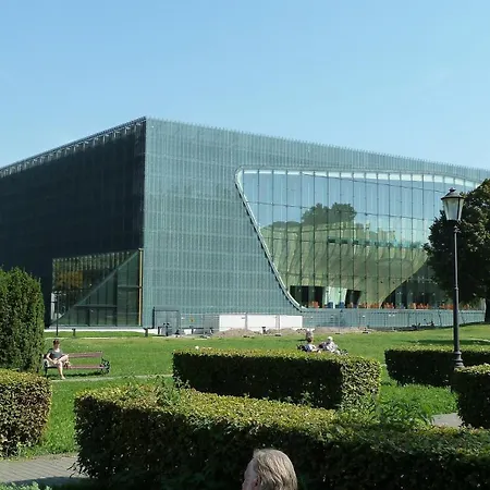 Luxury 4-bedroom In Centre - Self-check In & Fast Wifi *