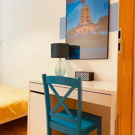 Luxury 4-bedroom In Centre - Self-check In & Fast Wifi *