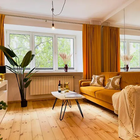 Luxury 4-bedroom In Centre - Self-check In & Fast Wifi Apartment Warsaw