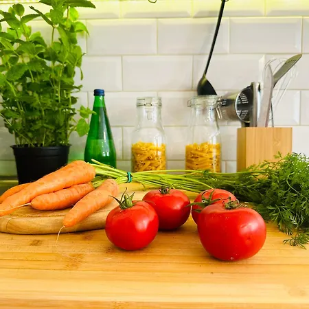 Luxury 4-bedroom In Centre - Self-check In & Fast Wifi Warszawa