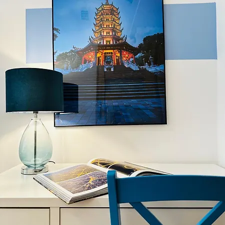 Lägenhet Luxury 4-bedroom In Centre - Self-check In & Fast Wifi *